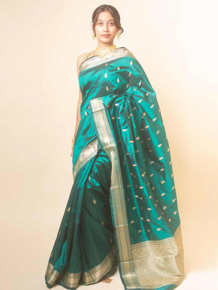 Kanjivaram Banarasi work Pure Silk Saree with Silk Mark - 17743 Saree AEVUM   