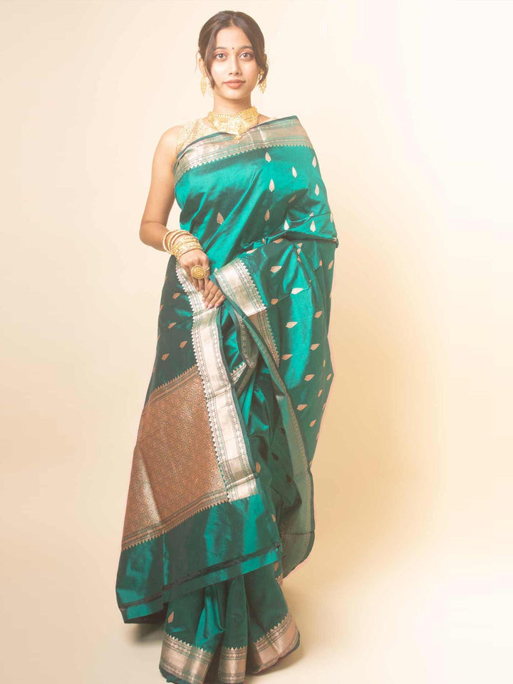 Kanjivaram Banarasi work Pure Silk Saree with Silk Mark - 17743 Saree AEVUM   