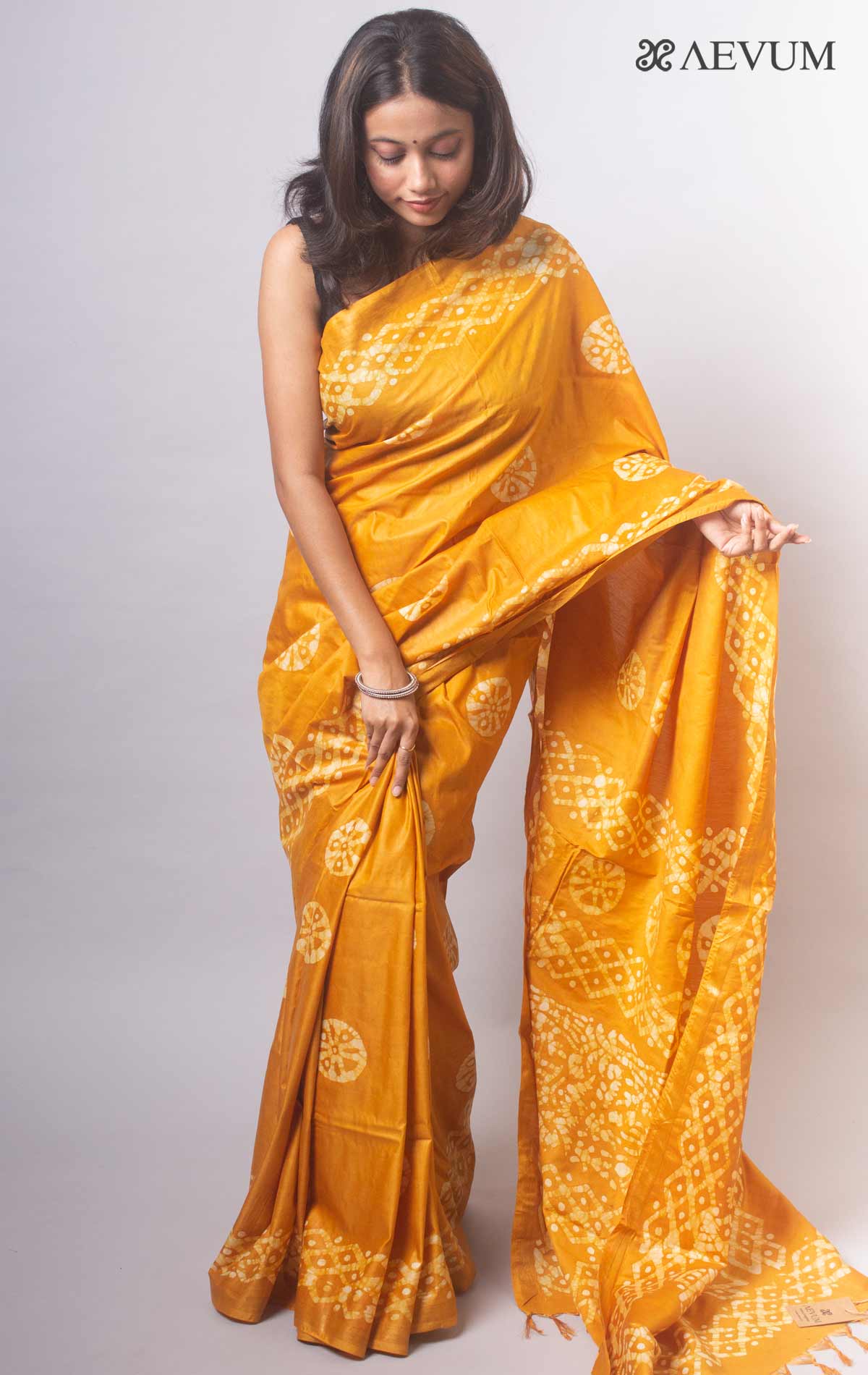 Buy Magenta Sarees for Women by Ptiepl Banarasi Silk Works Online | Ajio.com