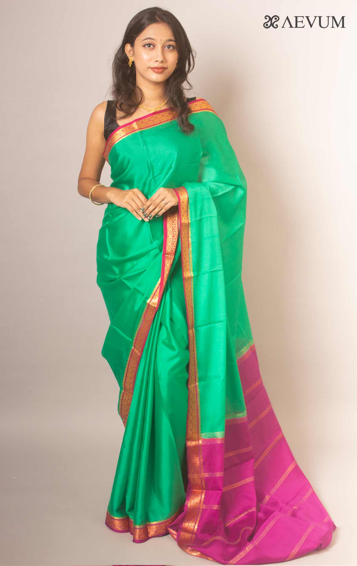 10 yards silk saree green and maroon with plain body and zari woven ko –  Cherrypick